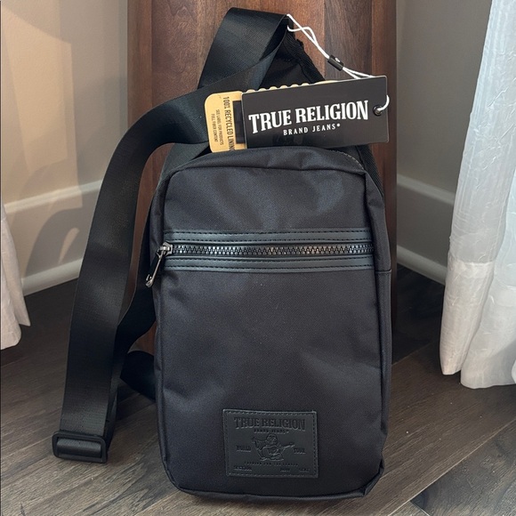 True Religion Yeta Sling Crossbody,3 zip compartments,credit card slots - Picture 2 of 16